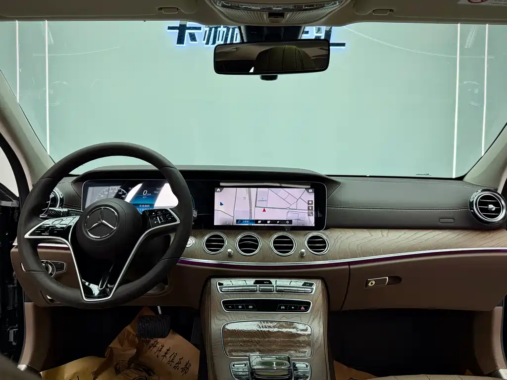 Mercedes-Benz E-Class 2023 — фото 17