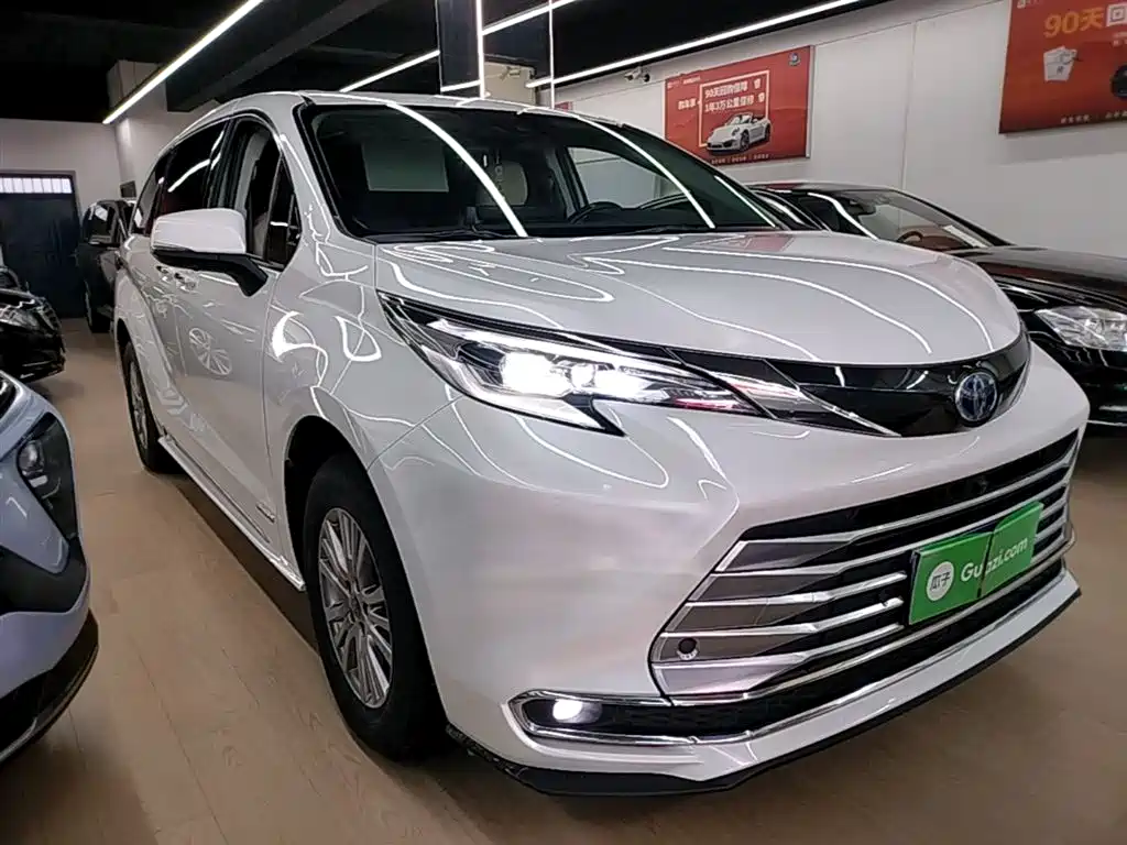 Toyota Sienna 2023 — фото 4