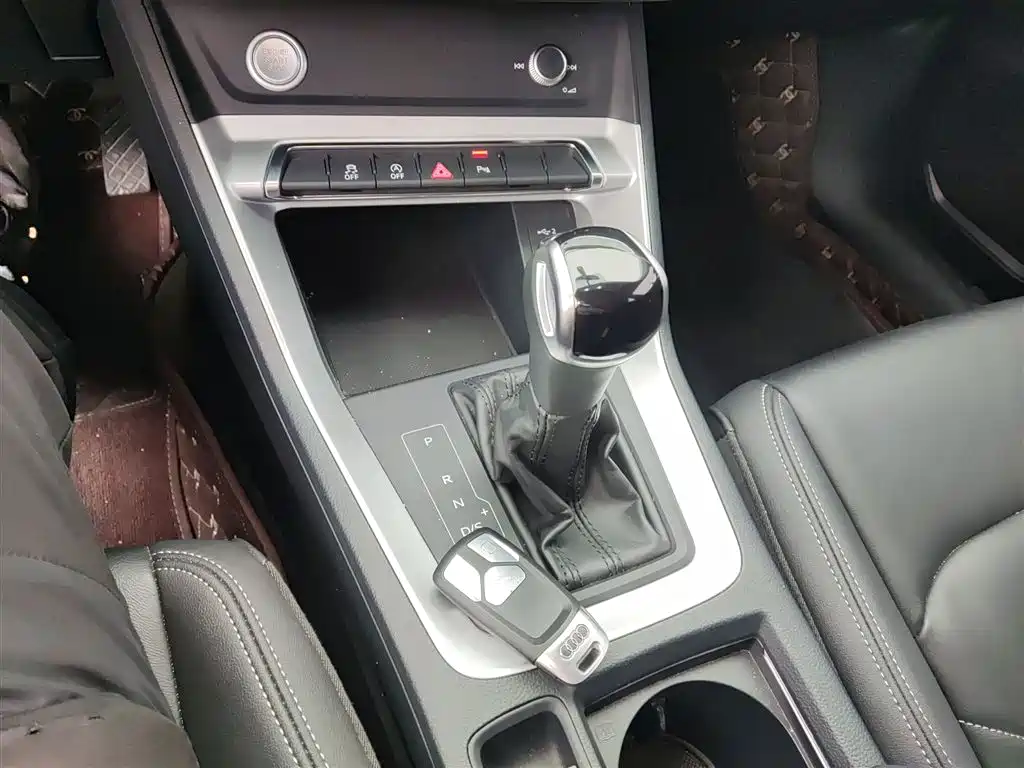Audi Q3 2021 — фото 14