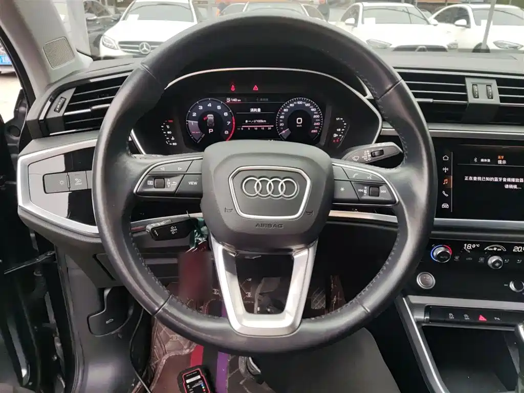 Audi Q3 2021 — фото 11
