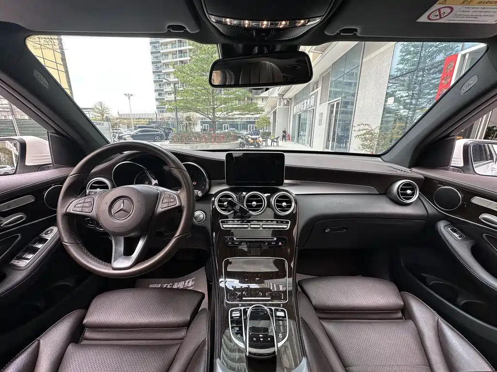 Mercedes-Benz GLC 2018 — фото 15
