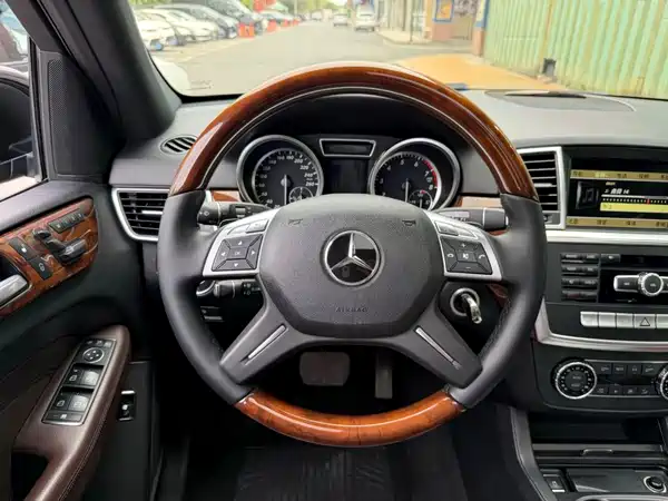 Mercedes-Benz M-Class 2012