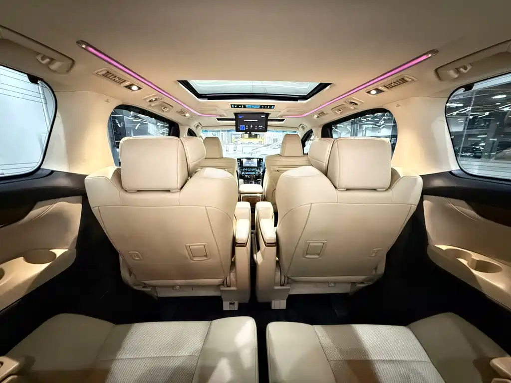 Toyota Alphard 2017 — фото 13