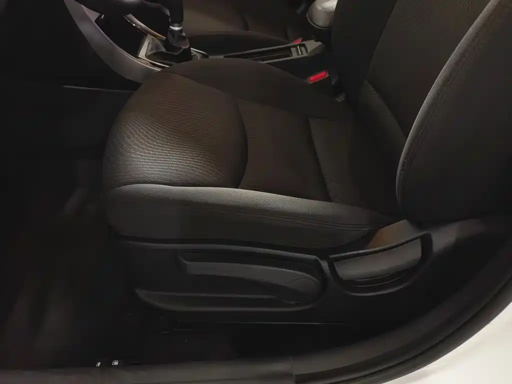 Hyundai Elantra Langdong 2016 — фото 20