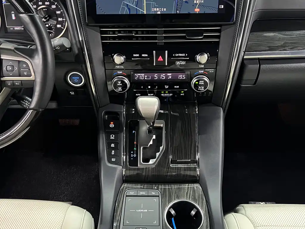 Lexus LM 2021 — фото 16