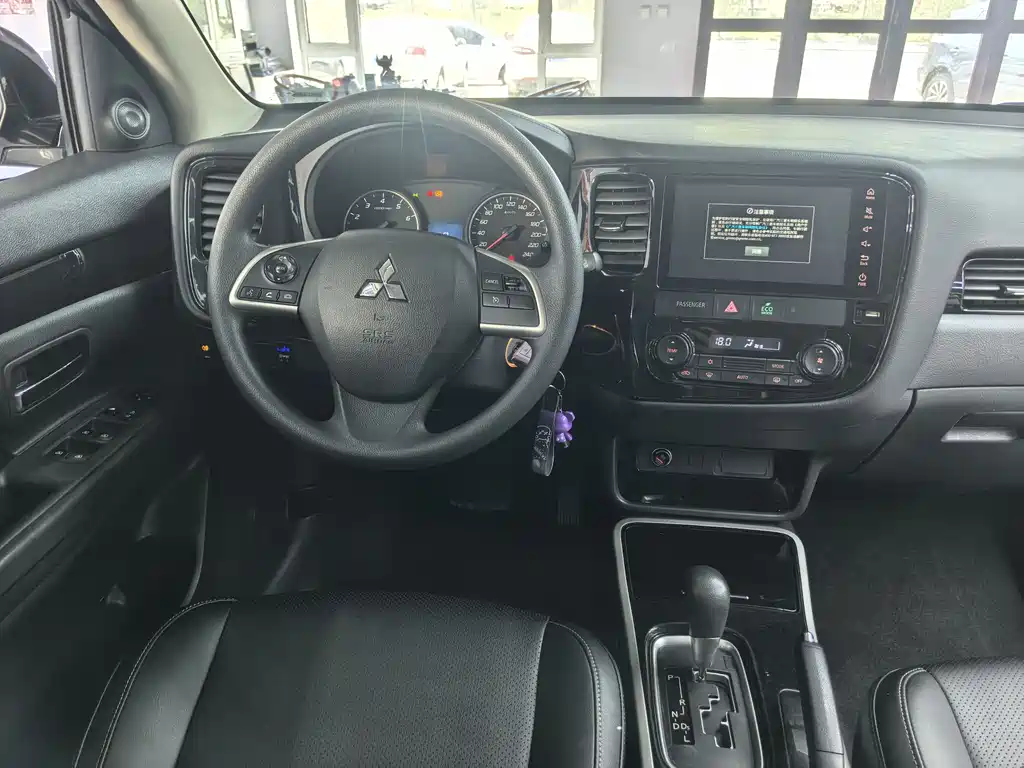 Mitsubishi Outlander 2022 — фото 11
