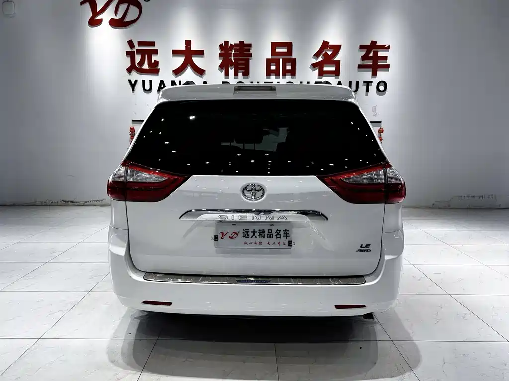 Toyota Sienna 2018 — фото 17