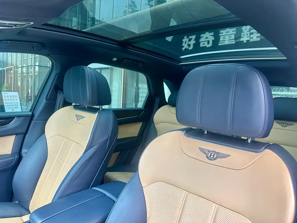 Bentley Bentayga 2018 — фото 15