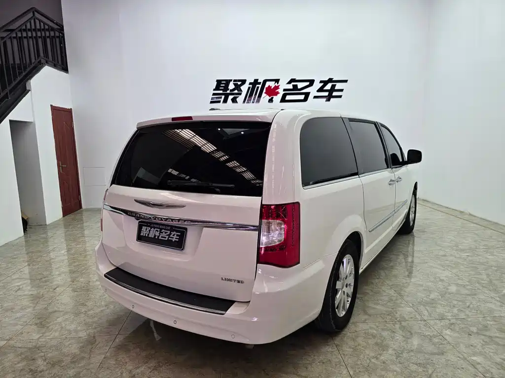 Chrysler Grand Voyager 2013 — фото 9