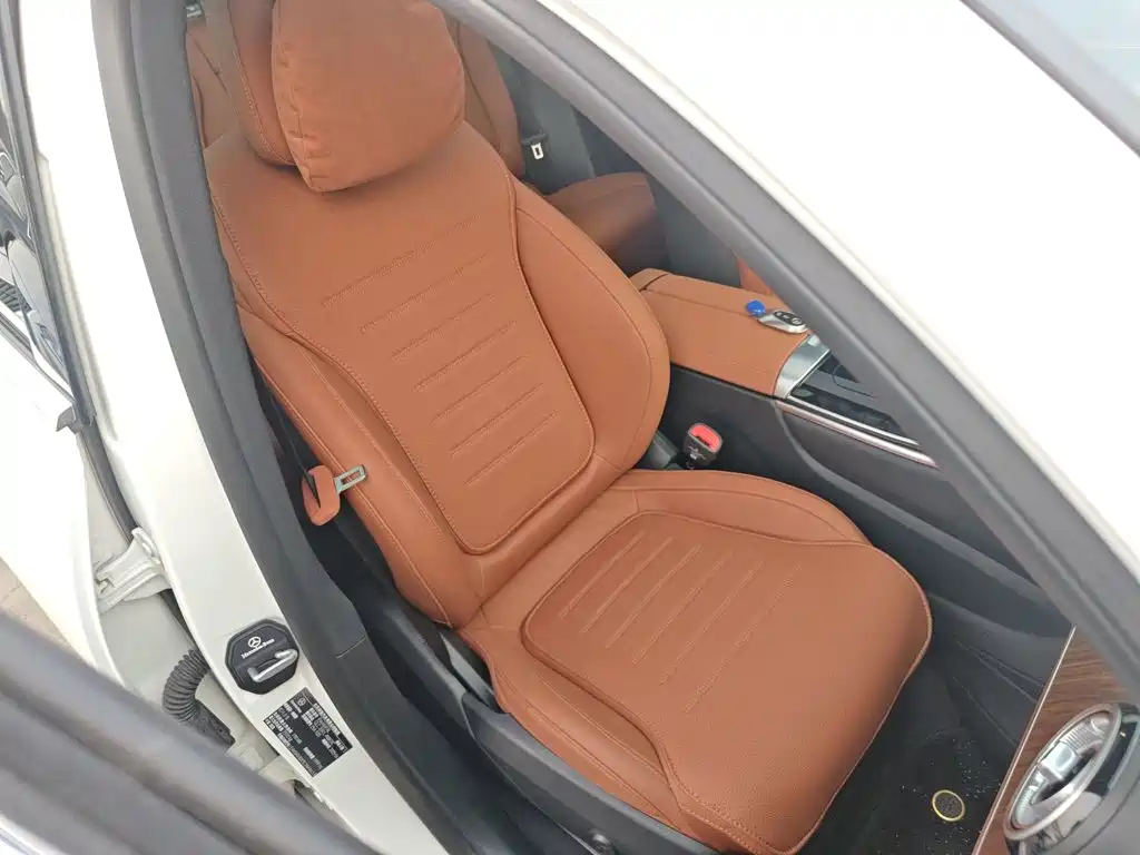 Mercedes-Benz GLC 2025