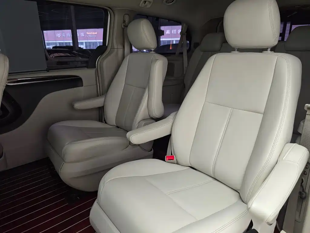 Chrysler Grand Voyager 2013 — фото 14