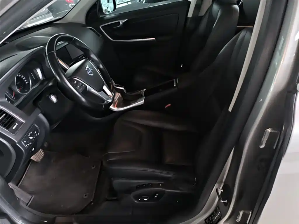 Volvo XC60 2015 — фото 15