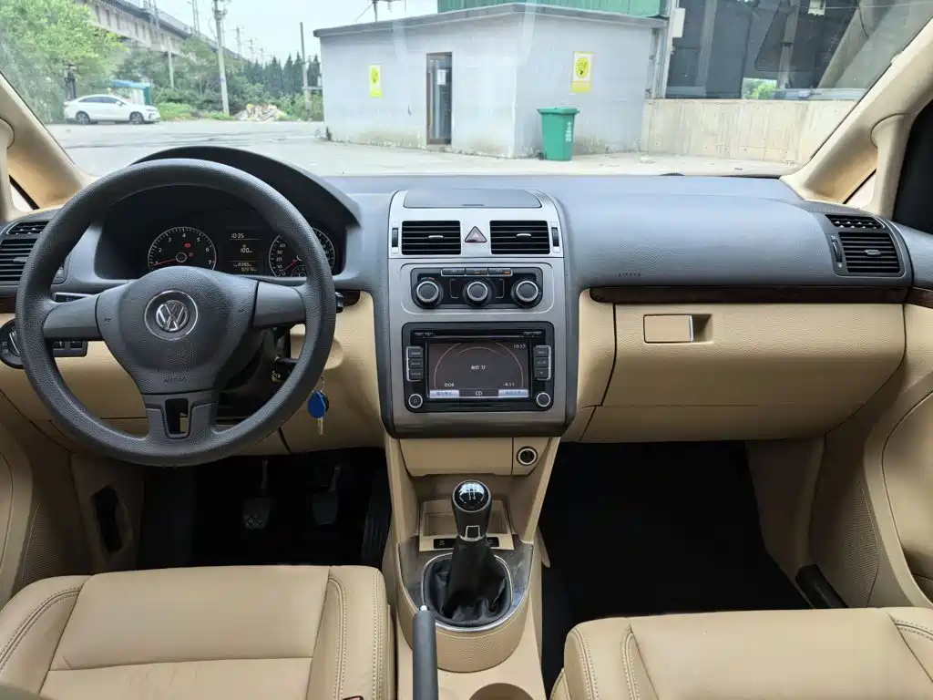 Volkswagen Touran 2015 — фото 14
