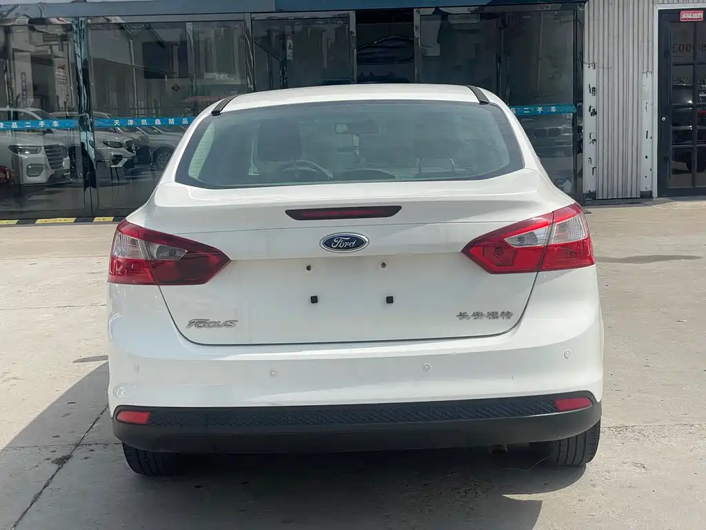 Ford Focus 2013 — фото 11