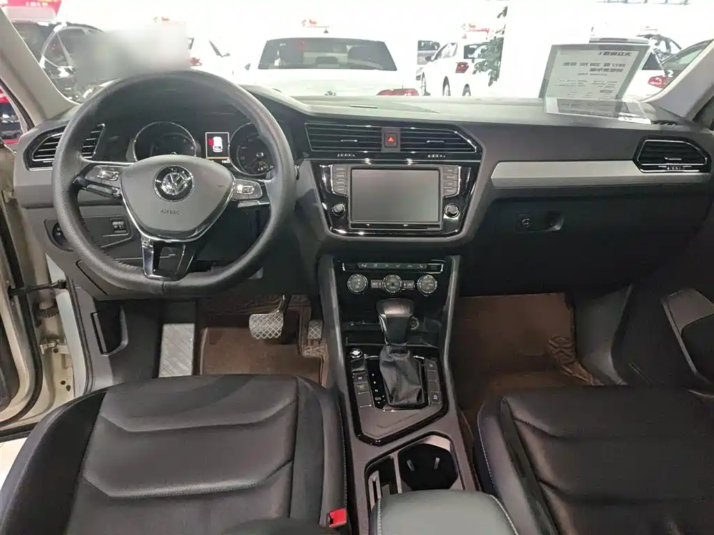 Volkswagen Tiguan L 2017 — фото 10