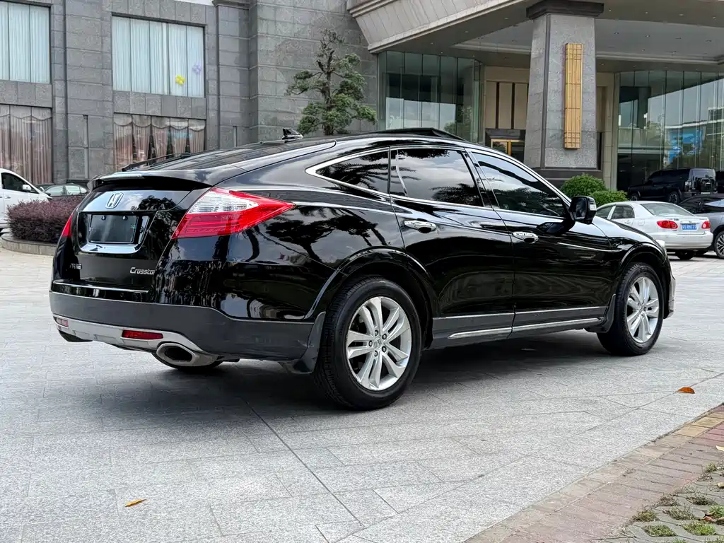 Honda Crosstour 2015 — фото 16