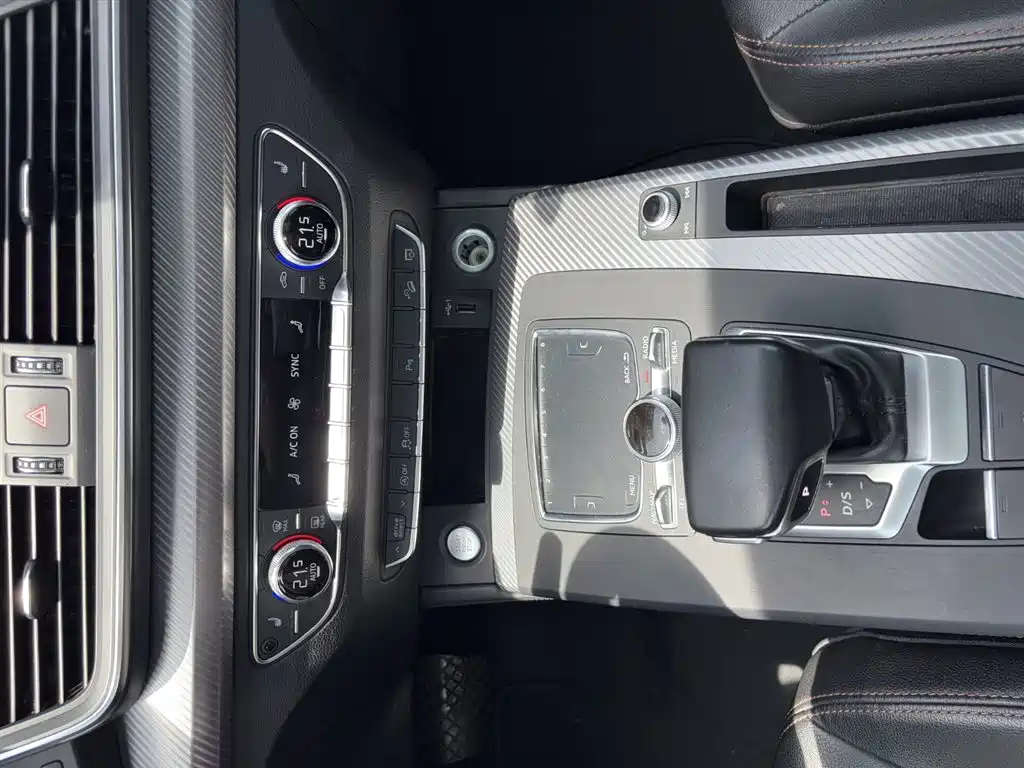 Audi Q5L 2019 — фото 15
