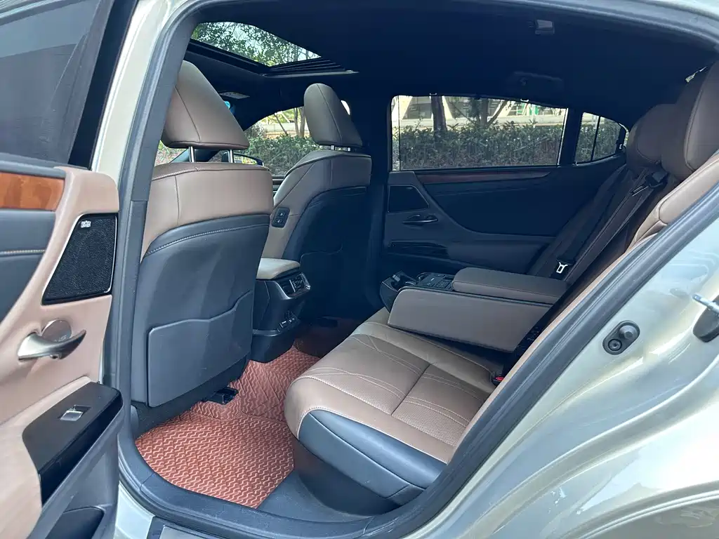 Lexus ES 2021 — фото 14