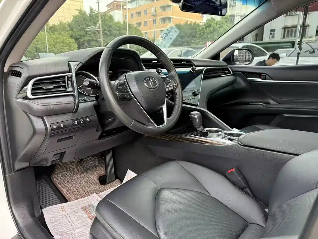 Toyota Camry 2022 — фото 11
