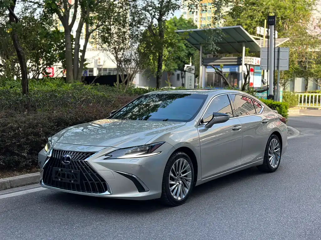 Lexus ES 2021 — фото 1