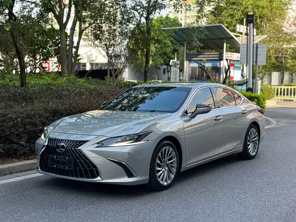 Lexus ES 2021