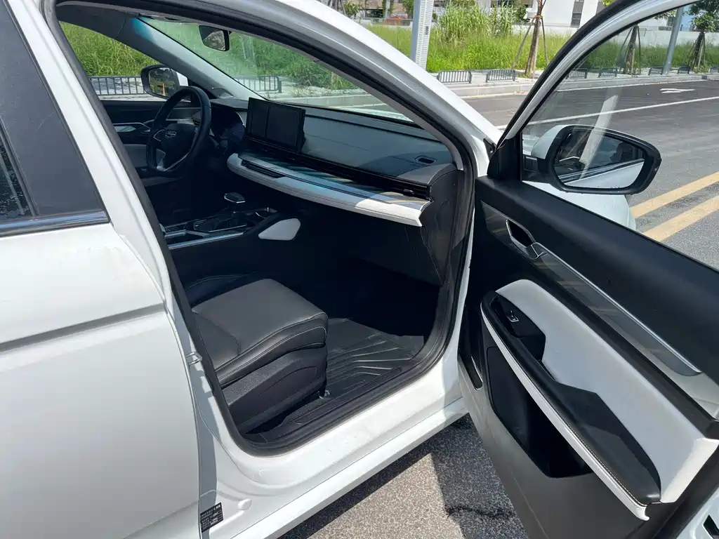 Geely Emgrand L 2022