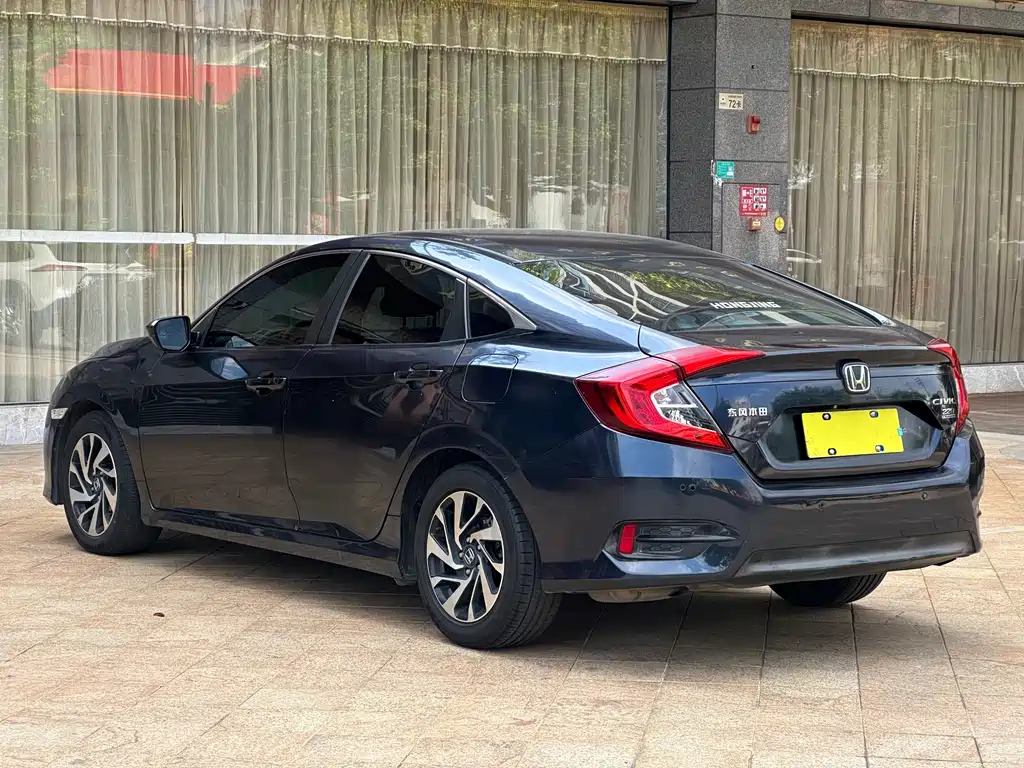 Honda Civic 2017 — фото 10