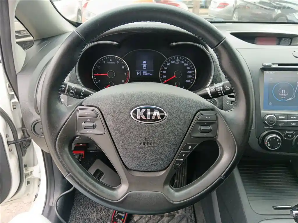 Kia K3 2015 — фото 11