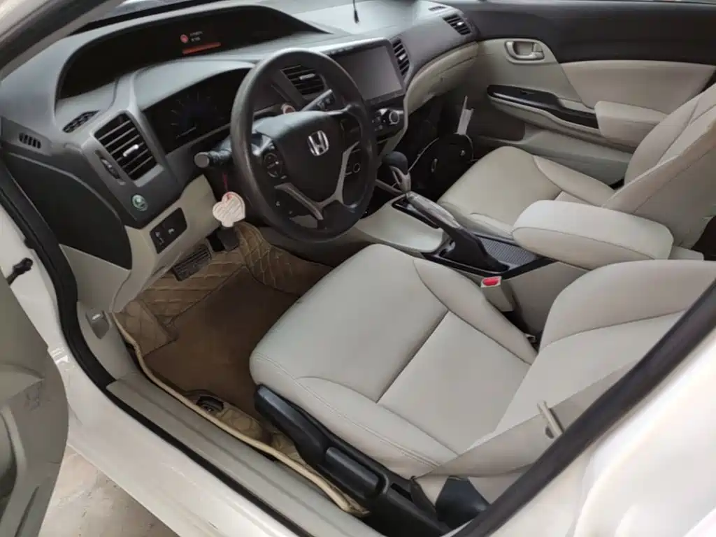 Honda Civic 2015 — фото 15