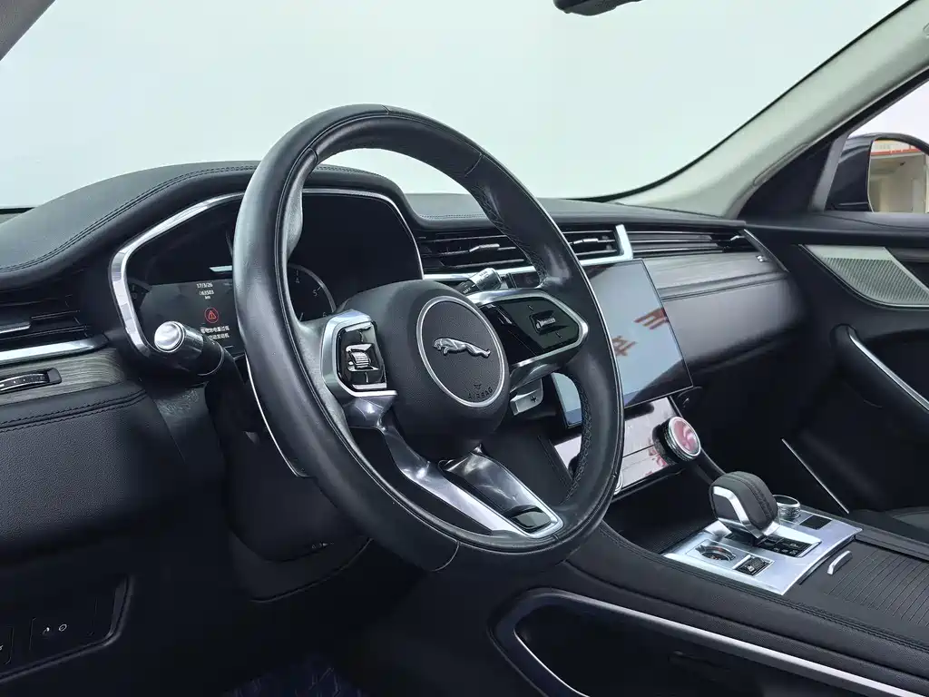 Jaguar F-PACE 2021 — фото 13