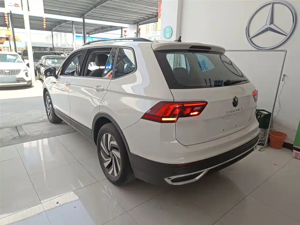 Volkswagen Tiguan L 2022 — фото 23
