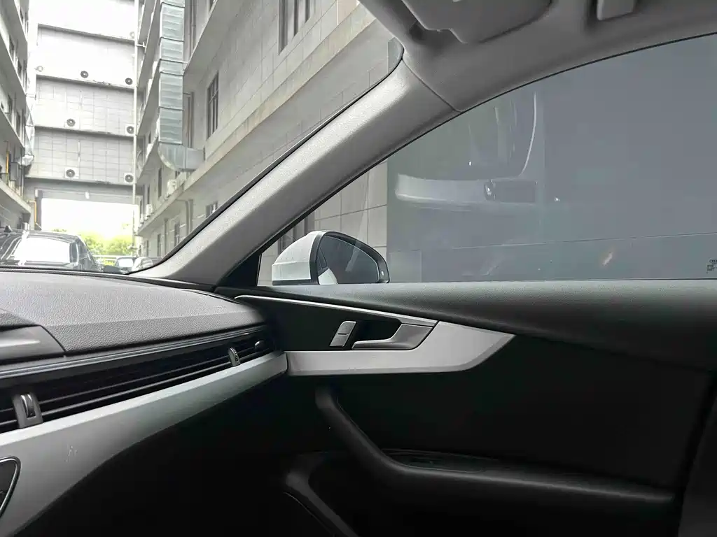 Audi A4L 2025