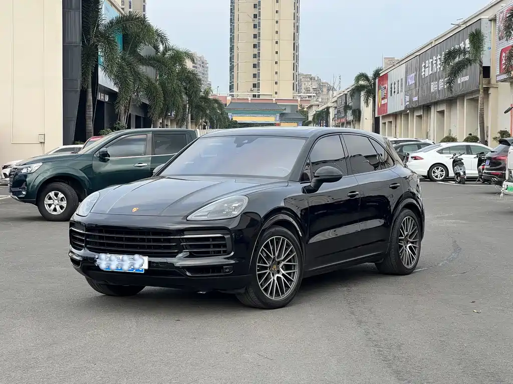 Porsche Cayenne 2022 — фото 1