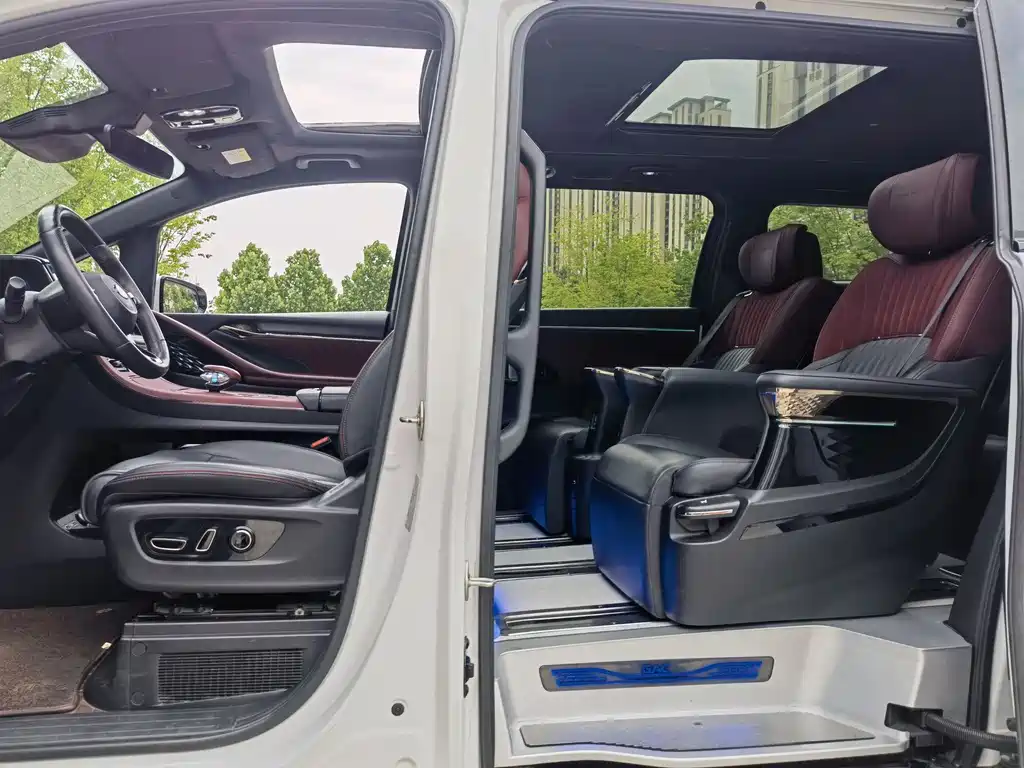 GAC Motor Trumpchi M8 2023 — фото 17
