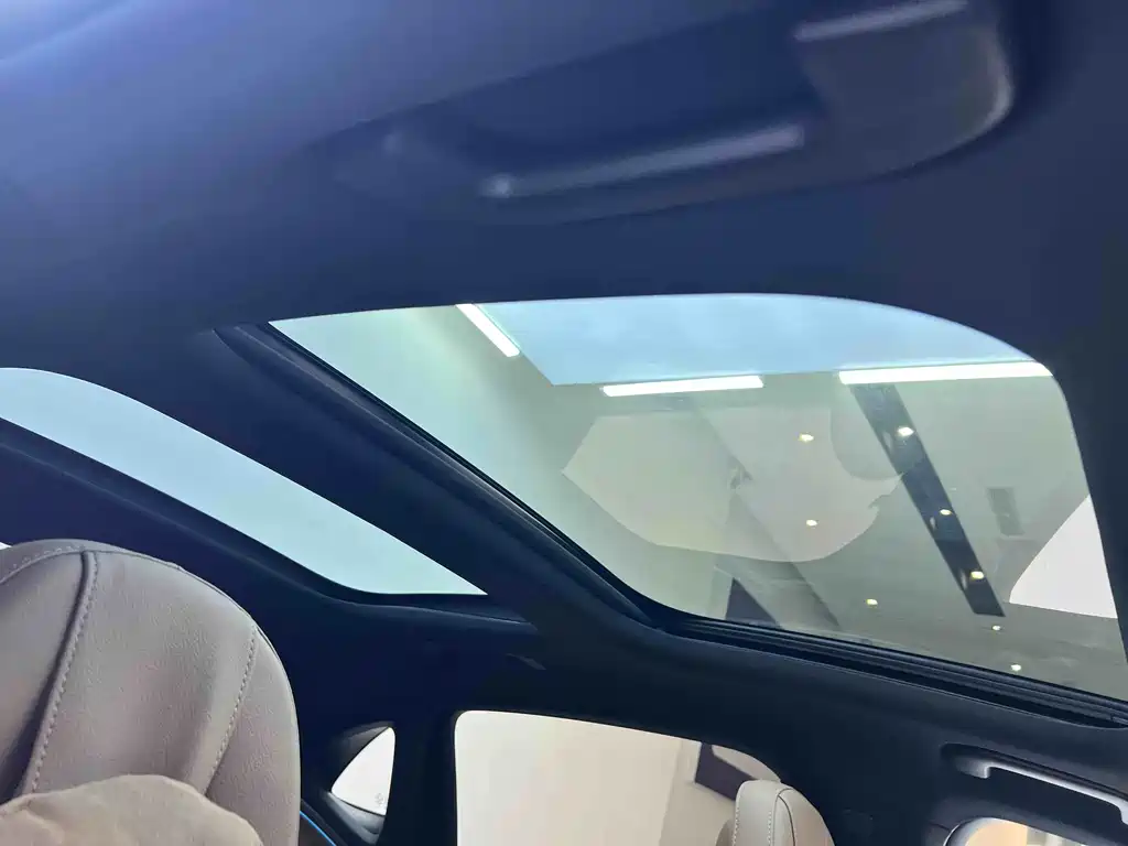 Mercedes-Benz E-Class 2025 — фото 10