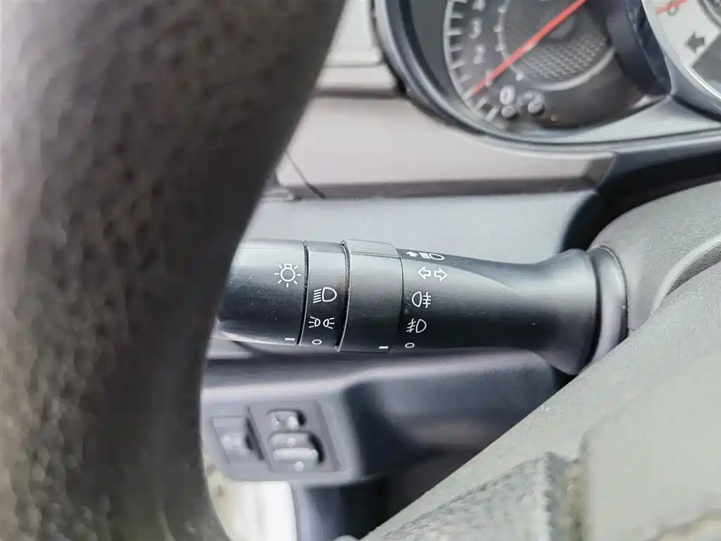 Toyota Yaris L 2015 — фото 21