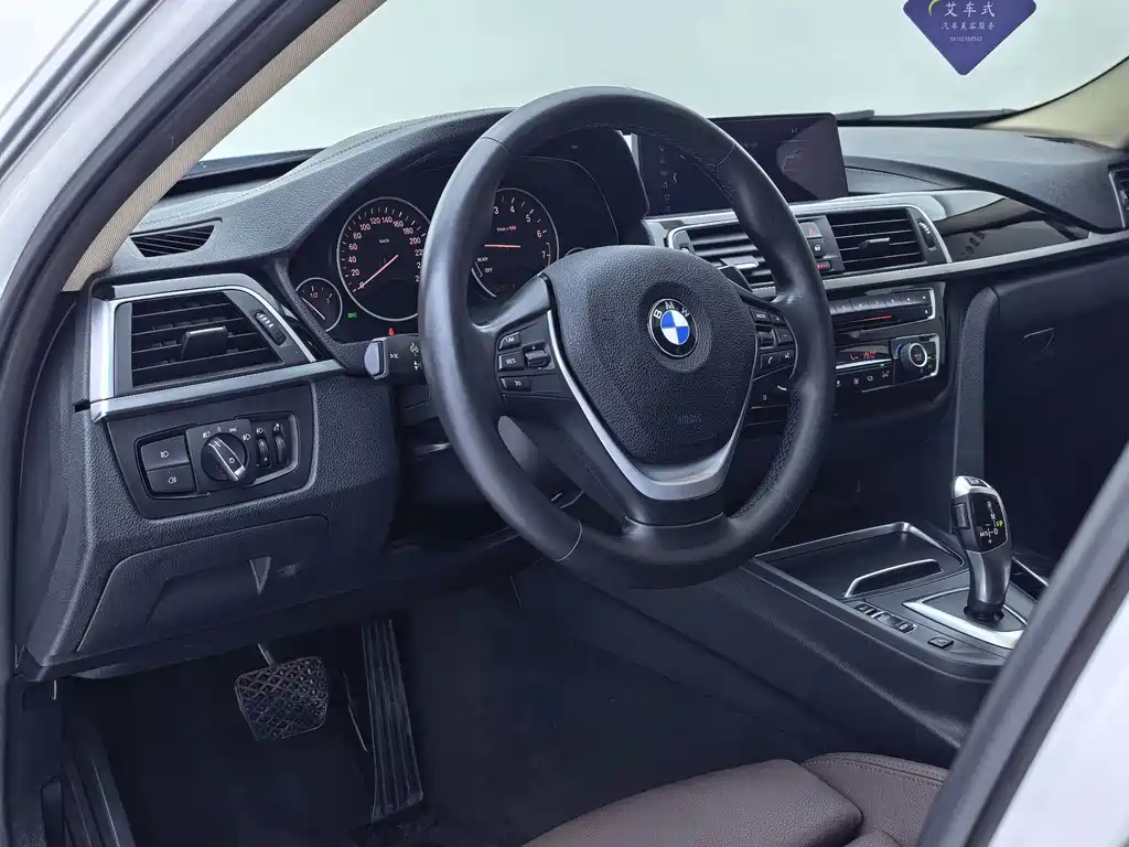 BMW 3 Series 2019 — фото 6