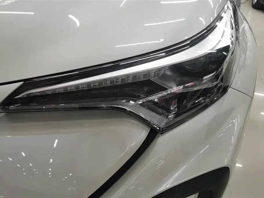 Toyota C-HR EV 2020 — фото 5