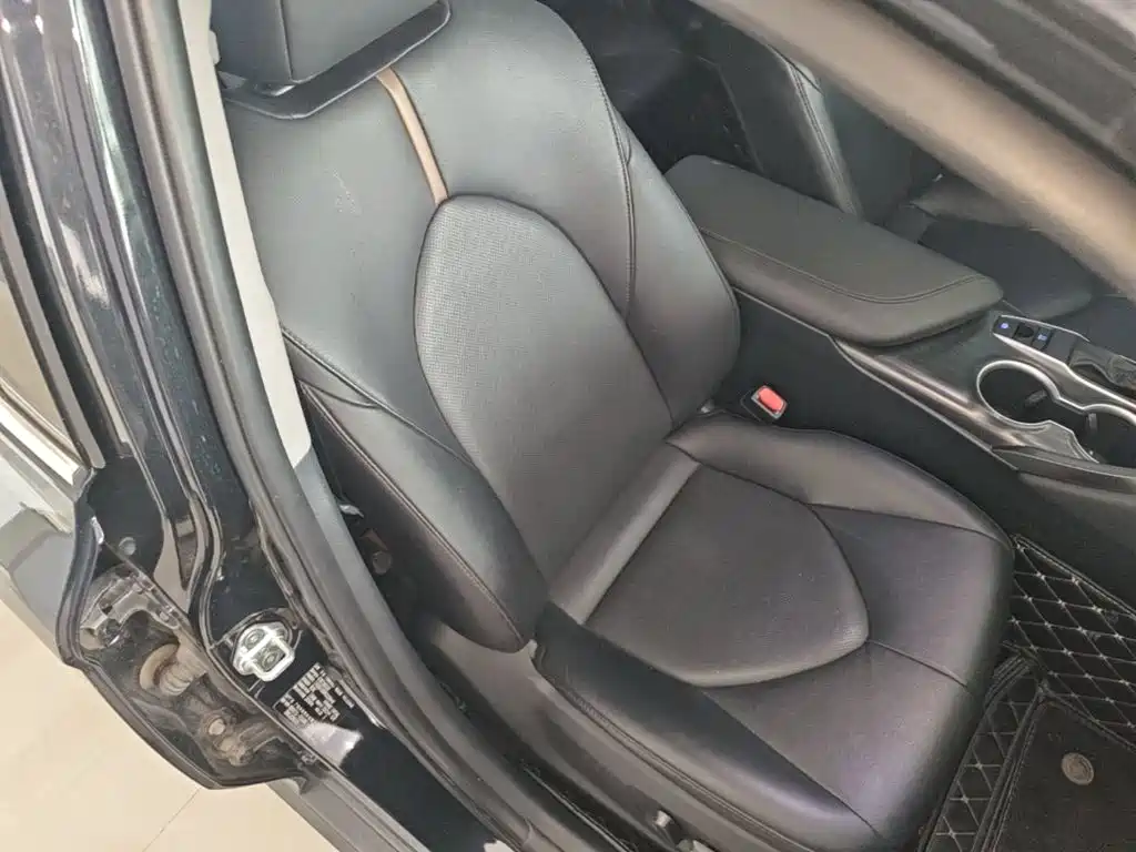 Toyota Camry 2023 — фото 25