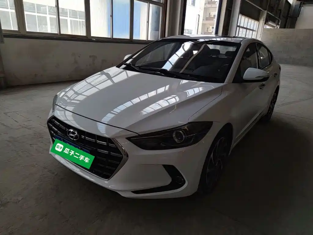 Hyundai Elantra 2020 — фото 1