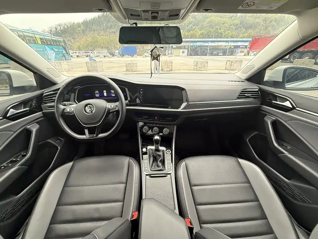 Volkswagen Sagitar 2022
