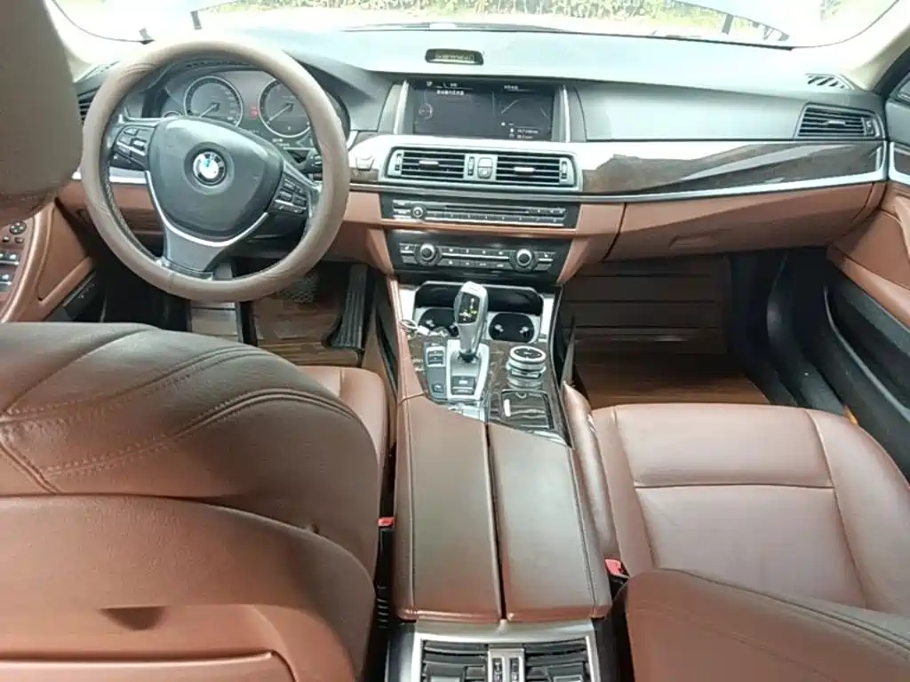 BMW 5 Series 2016 — фото 10