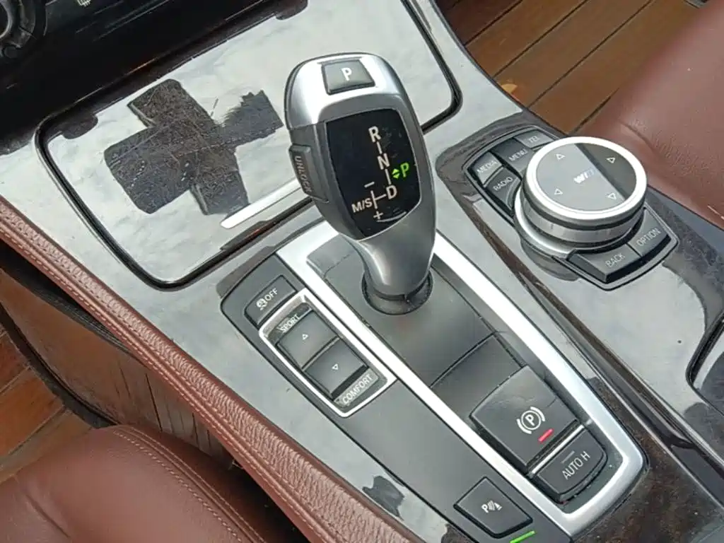BMW 5 Series 2016 — фото 14