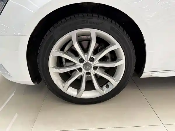 Audi A4L 2018