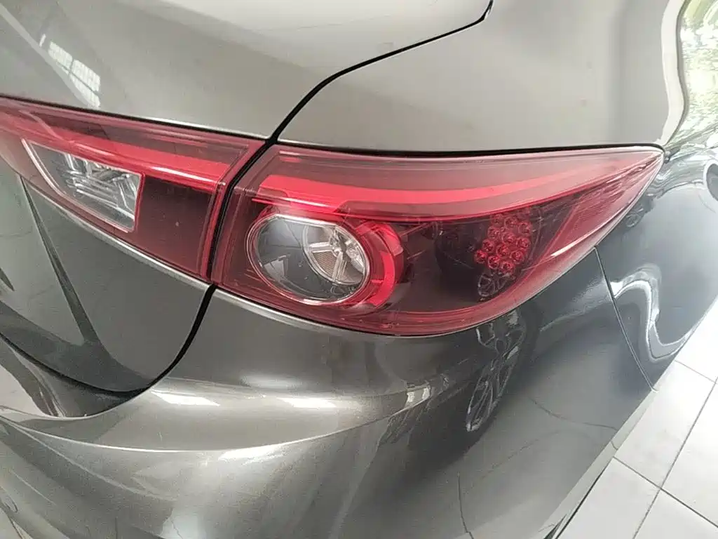 Mazda 3 Axela 2018 — фото 8