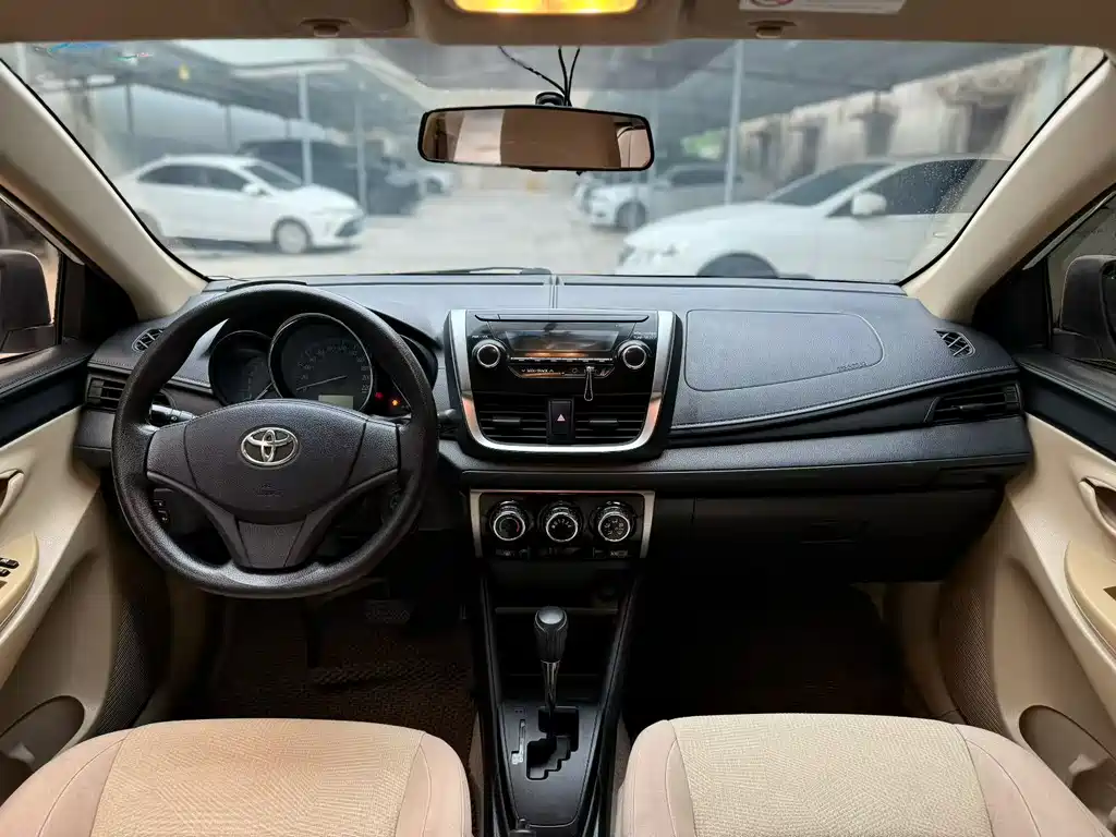 Toyota Yaris L 2017 — фото 5
