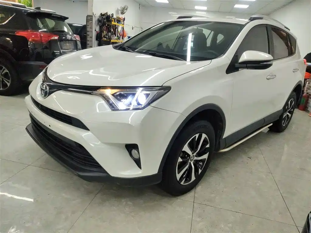Toyota RAV4 2017 — фото 2
