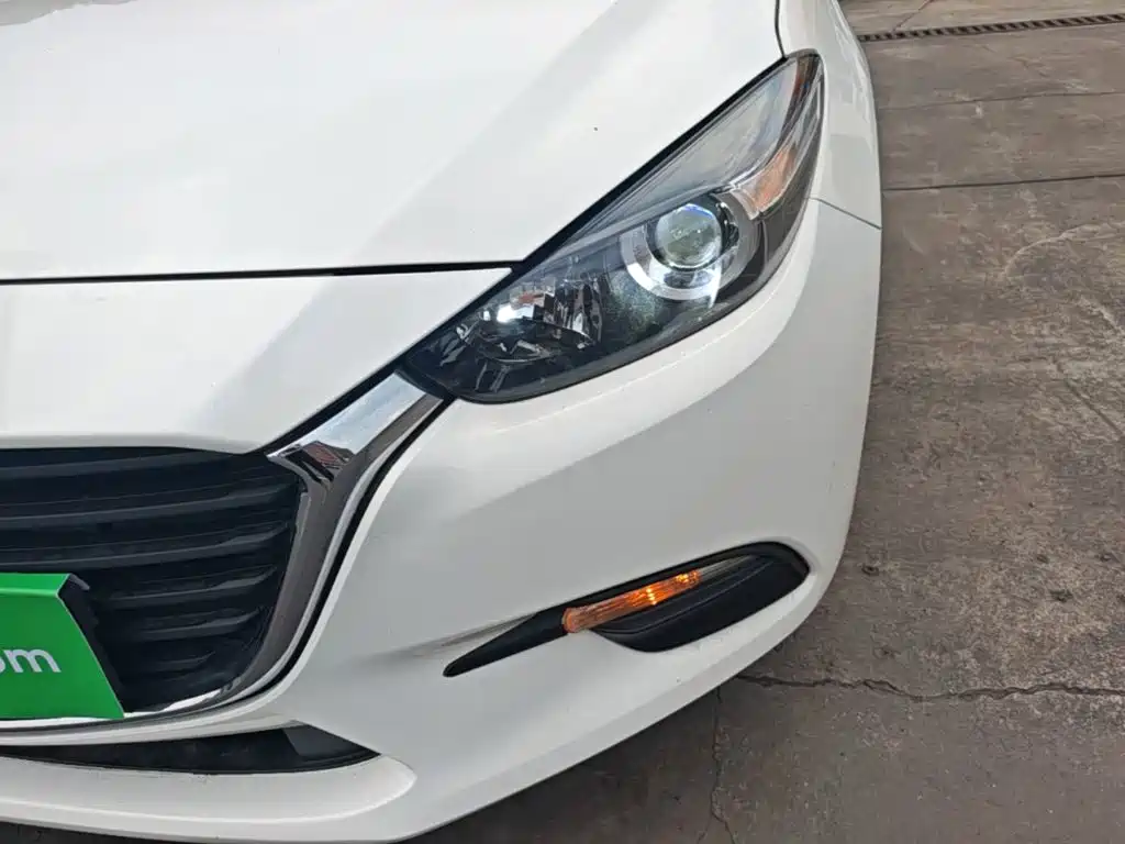 Mazda 3 Axela 2018 — фото 24