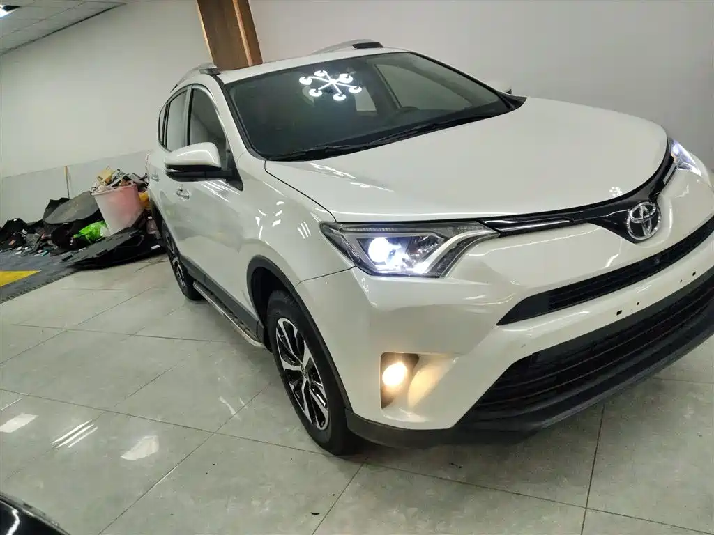 Toyota RAV4 2017 — фото 4