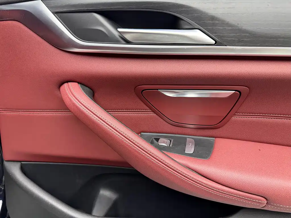 BMW 5 Series 2021 — фото 12